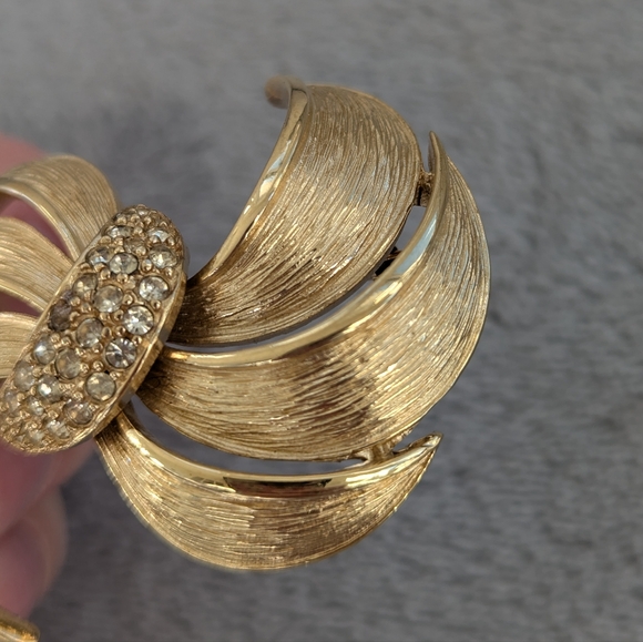 Vintage Givenchy brooch - Picture 7 of 10